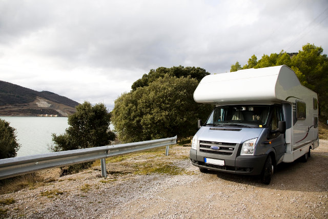 Mobile Home Near The Mountain Lake